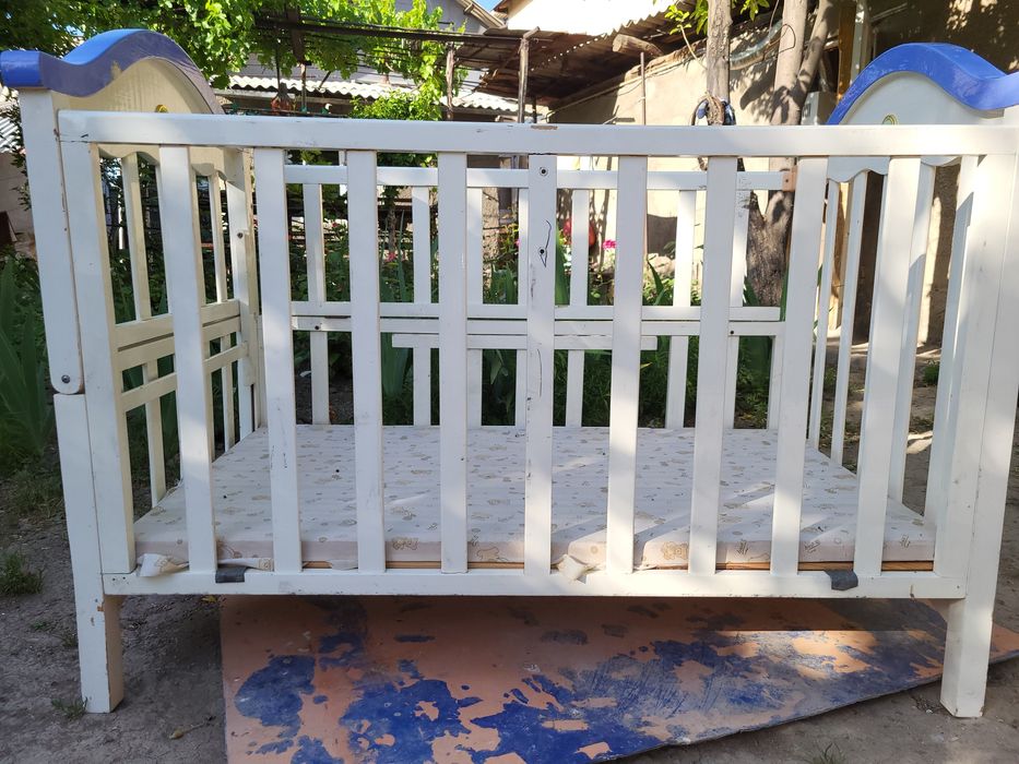 Детская кровать с матрасом