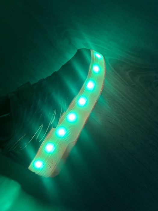 Adidasi Sports cu role detasabile si lumici cu incarcare usb