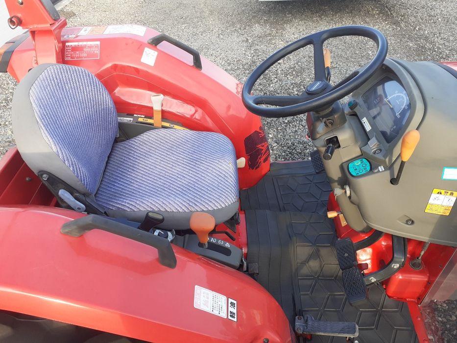 Tactor japonez kubota yanmar EF330 model 2010  4x4