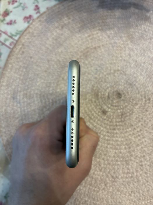 Iphone 11 64bg бял