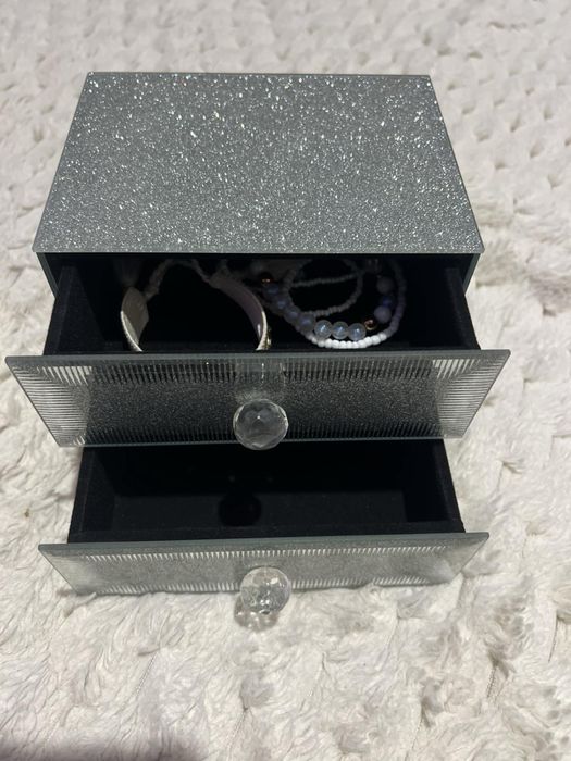 Блестяща кутия за бижута