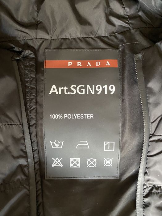 Продам женскую длинную куртку Prada