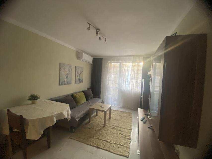 Дава се под наем Двустаен апартамент в Варна, Център - 68 кв.м за 410 € - Снимка #2