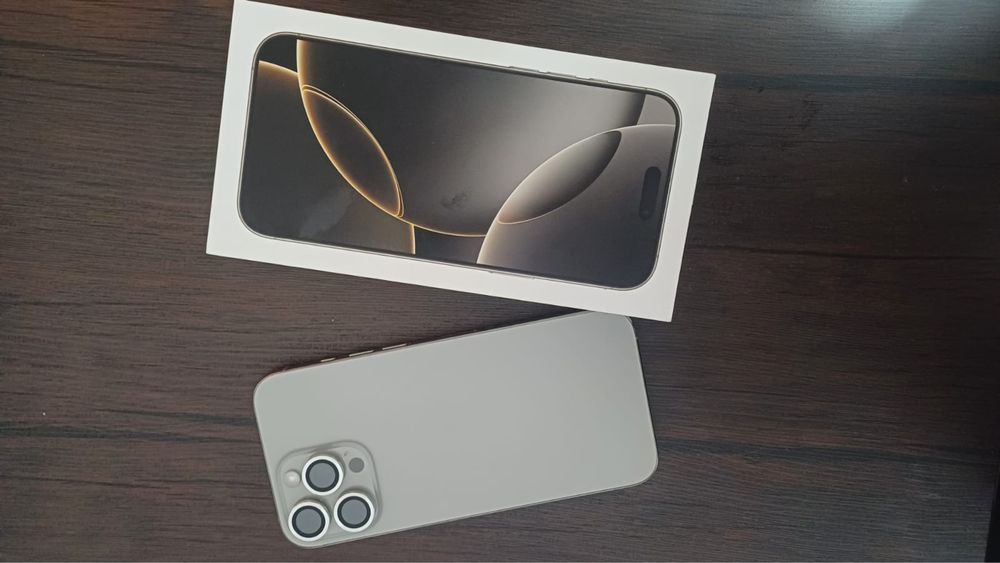 iPhone 16pro max 256гб практически новый