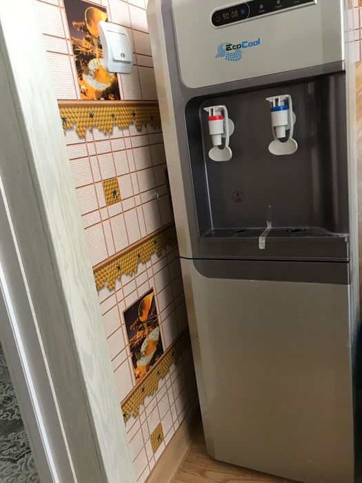 Продам диспенсер для воды
