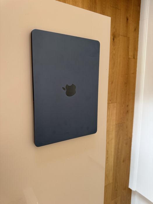 MacBook Air 13” M3 (2024) - Midnight Black