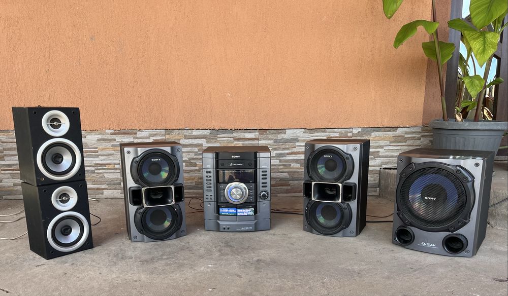Boxe sony cu statie MHC-RG495 + 2 boxe JVC sau vand combina separat