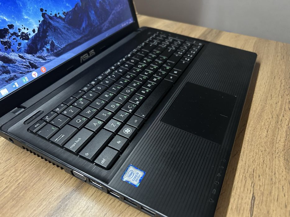 Ноутбук Asus в хорошем состоянии