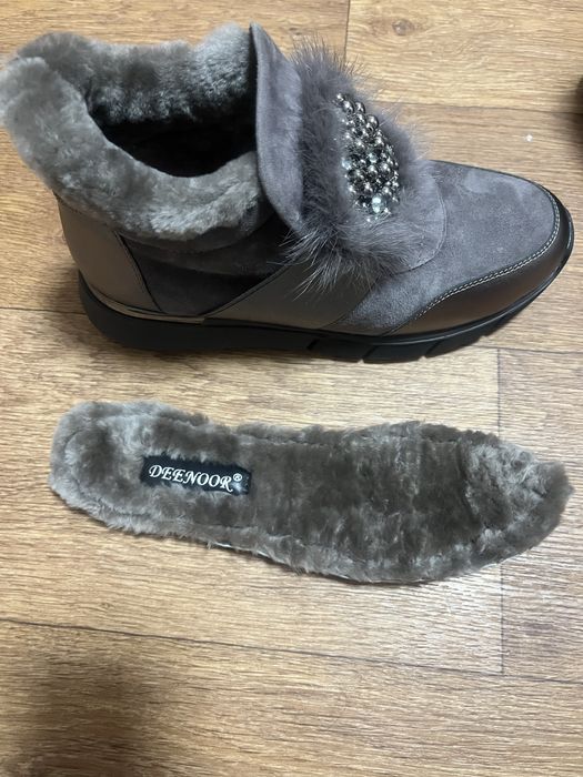 Продам кроссовки новые зимние