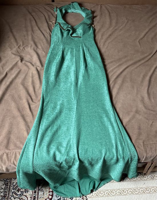 Продам платье на высоких