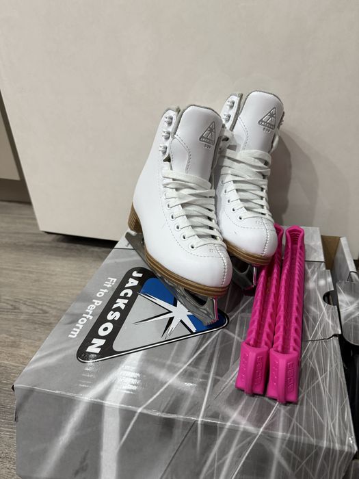 Продам коньки Jackson500