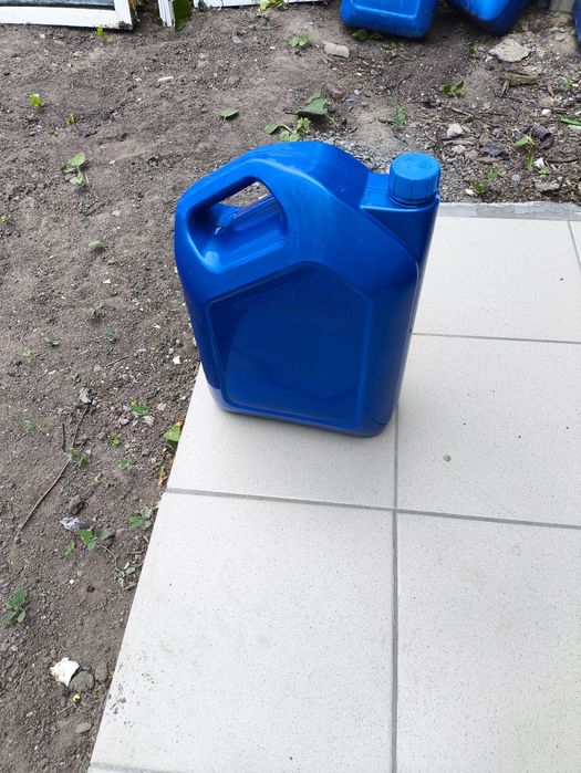 Продам канистры под воду.