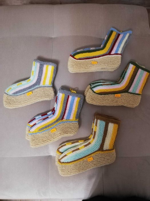 Продавам ръчно плетени топли терлъци, с вълнени ходила.