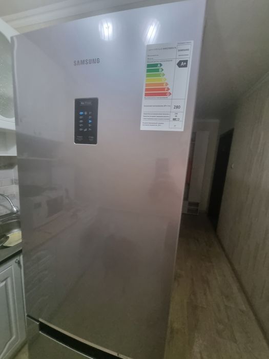 Холодильник Samsung