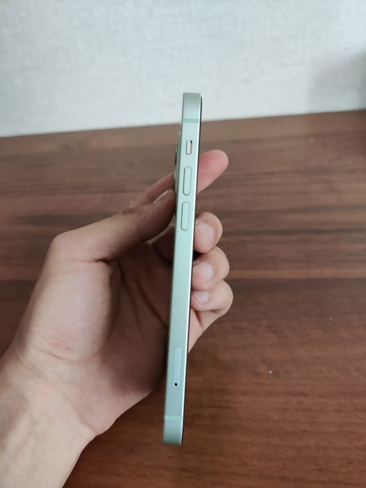 Продам Iphone 12
