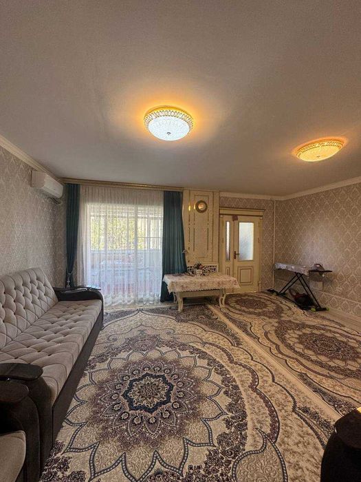 Продается квартира.Юнусабад  18 77 серия кирпичный дом 3\3\4