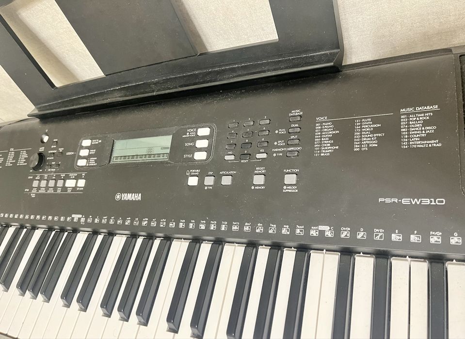 Продам синтезатор YAMAHA PSR - EW310