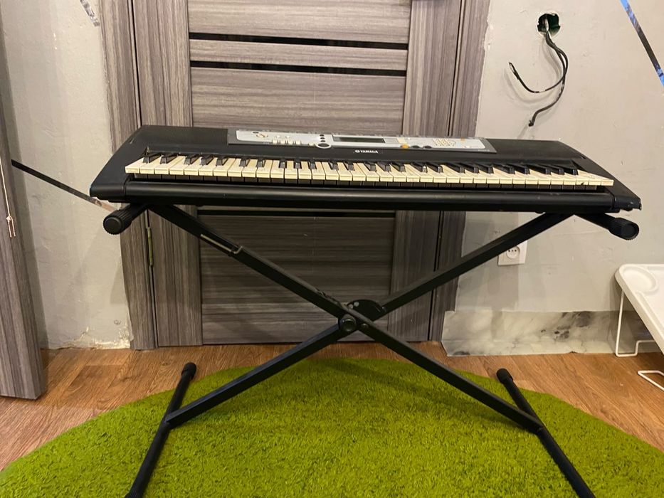 Синтезатор Yamaha PSR-E213