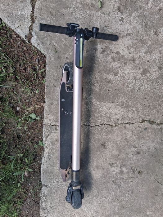 Trotineta electrica( 1 buc sau ambele ) 300 ..ne testate