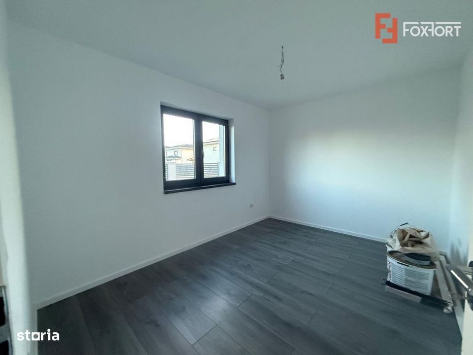 Duplex 5 camere 124 mp utili, despartit prin carport, Chisoda