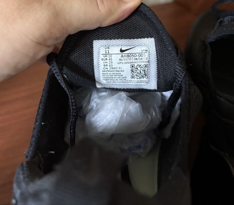 Продам фирменные кроссовки