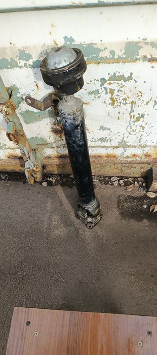 Продам карданный вал на Мерседес.