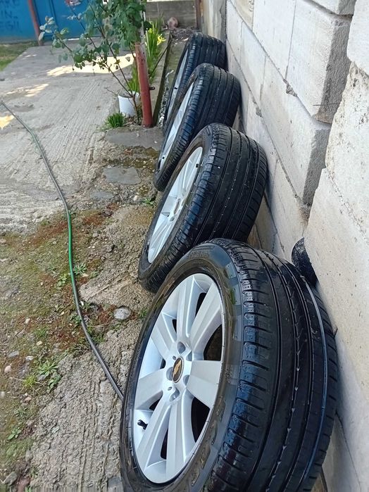 Jante aliaj chevrolet captiva, cu cauciucuri Pirelli aproape noi.