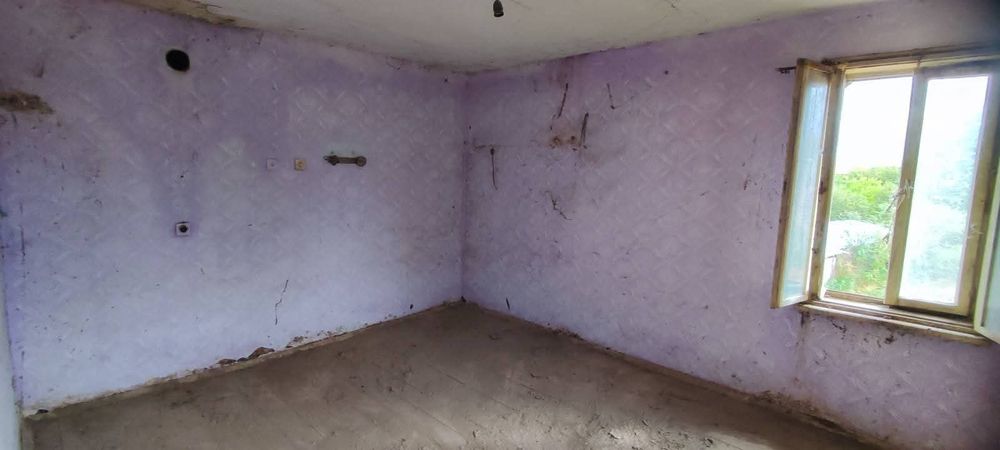 Продавам стара  тухлена къща