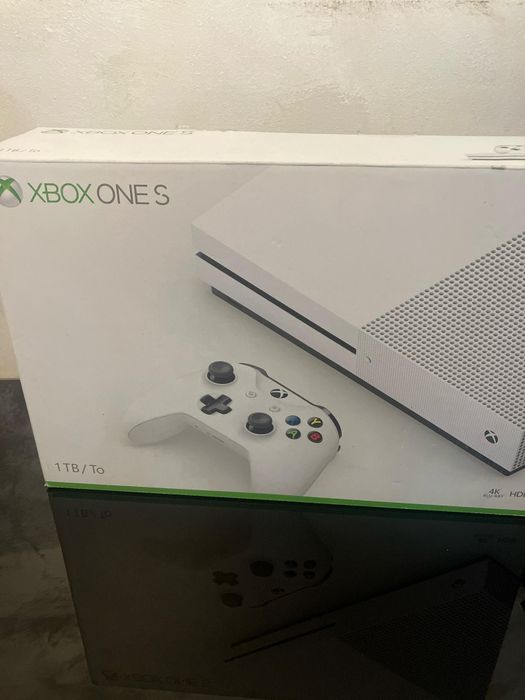 XBOX One S 1,  TB,  cu controller si joc  Minecraft