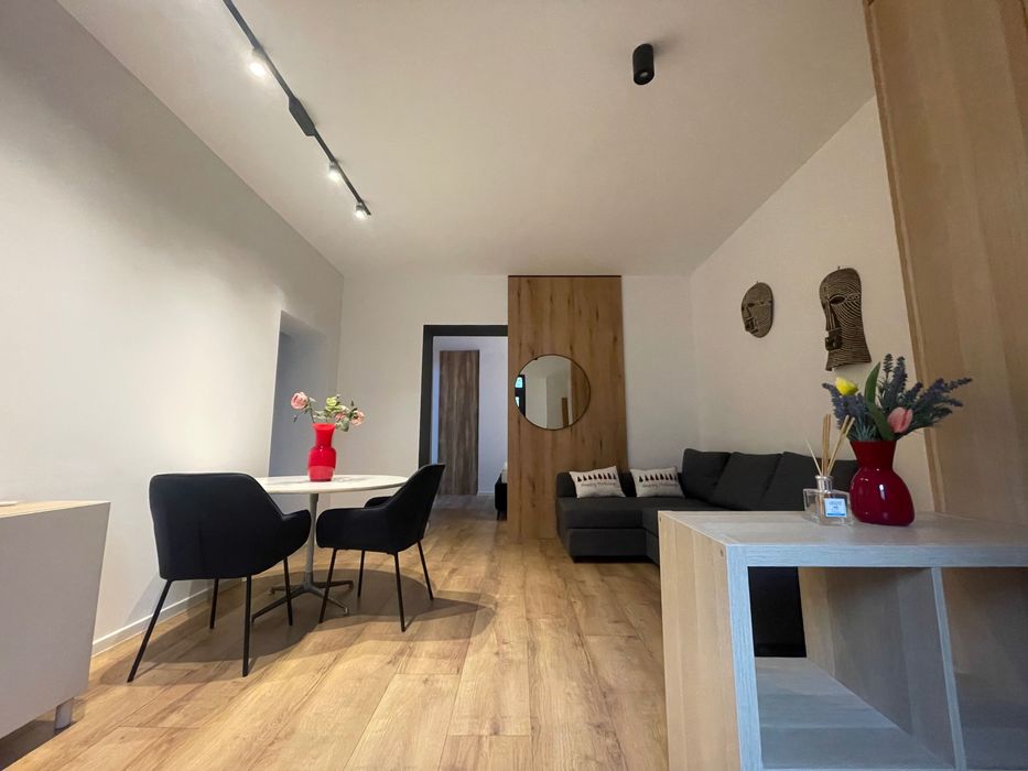 Copou inchiriez apartament  2 cam la casa cu curte, la parc