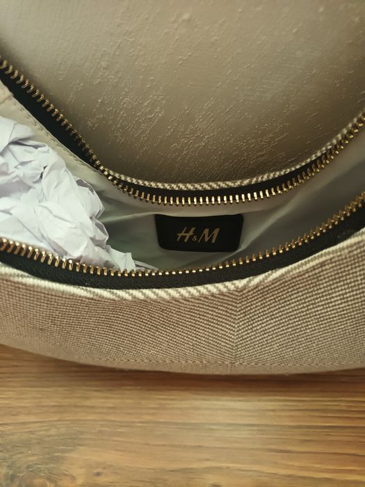 Минималистична чанта за през рамо H&M Half Moon | Черна кожена тапицерия и тъкан плат