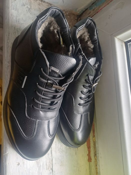 Продам сапоги  на мальчика 10-11лет