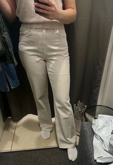 Джинсы SELA. размер XS молочные