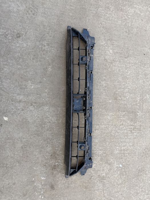 Grila bara fata Audi Q3