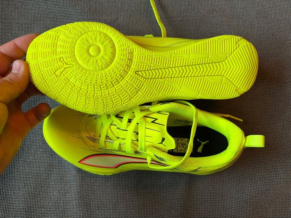 Ghete fotbal Puma Ultra 6 Match junior galben/negru – noi