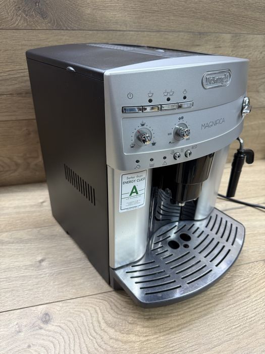 Продавам кафемашина Delonghi Magnifica Type:ESAM3200.S ex:1