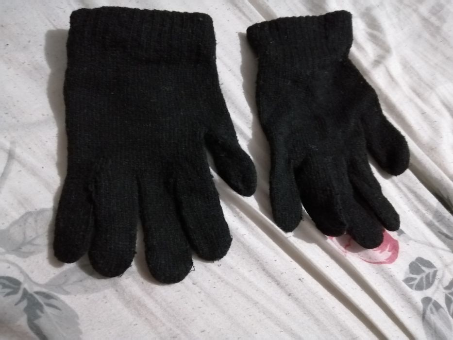 Ръкавици по 4 лева броя и работни по 2 лева броя