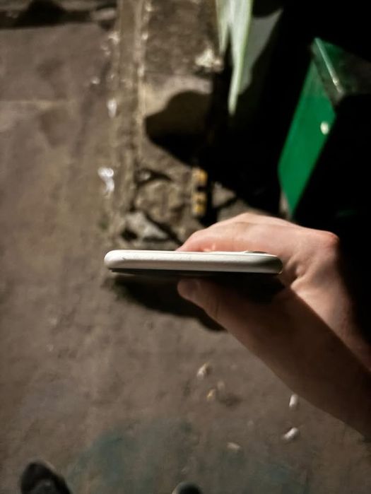 Iphone 11 128gb бял