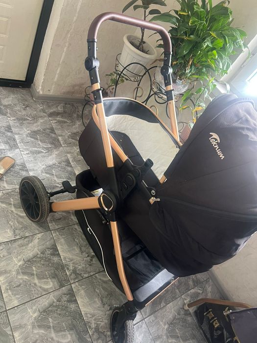 Коляска почти новая