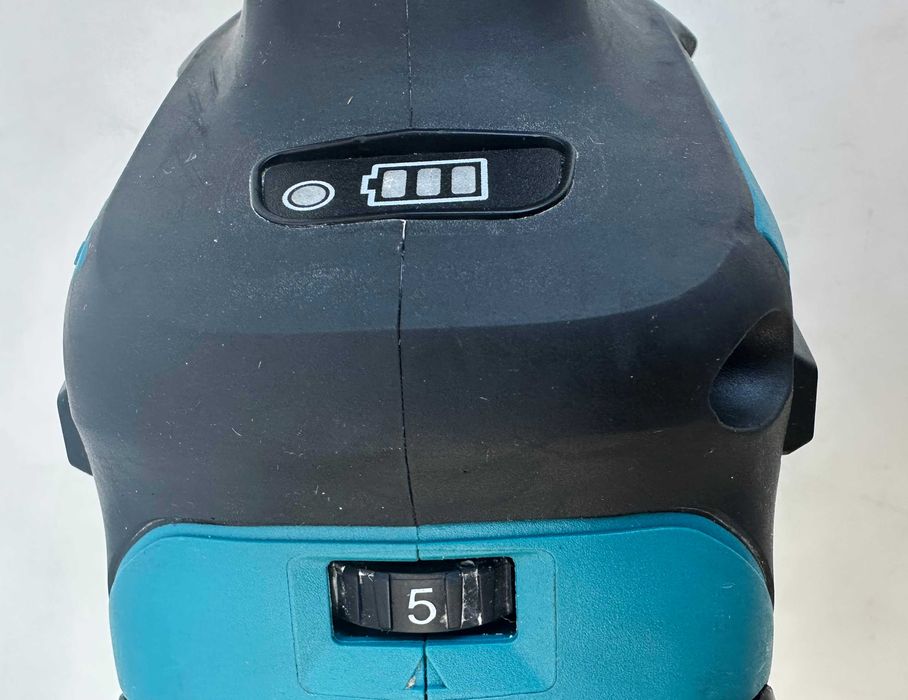 Makita DGA511 - Безчетков ъглошлайф 2x18V 5.0Ah 2024г. като нов!