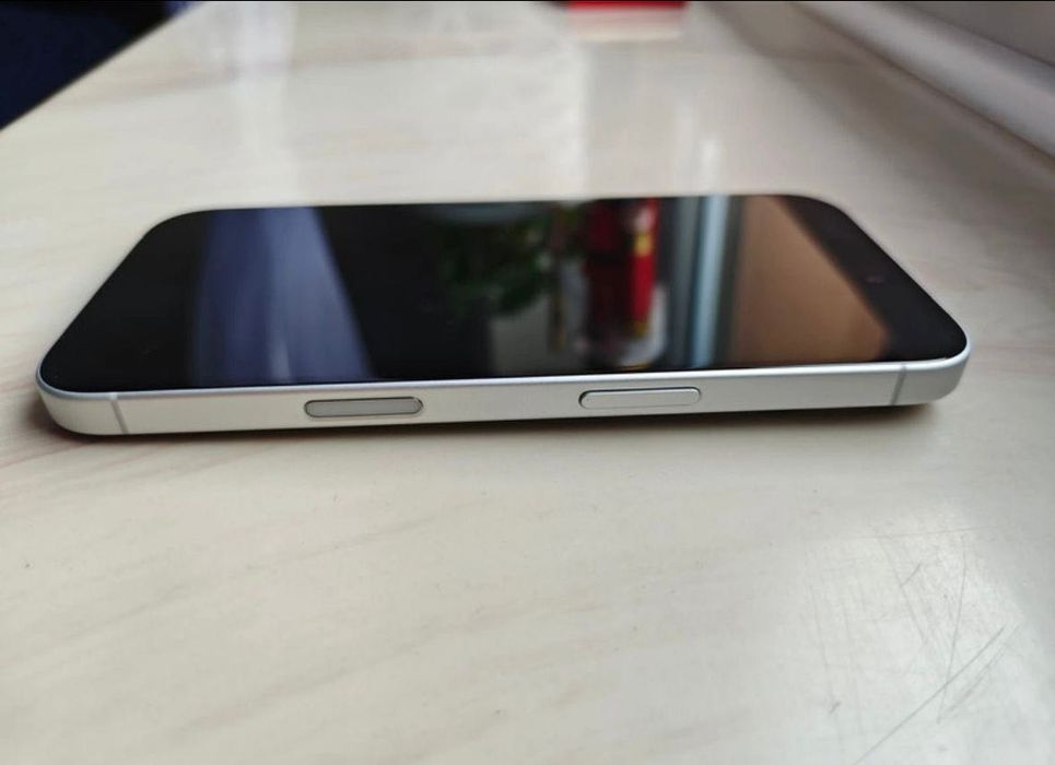 Iphone 16 alb 256gb impecabil 3800 lei