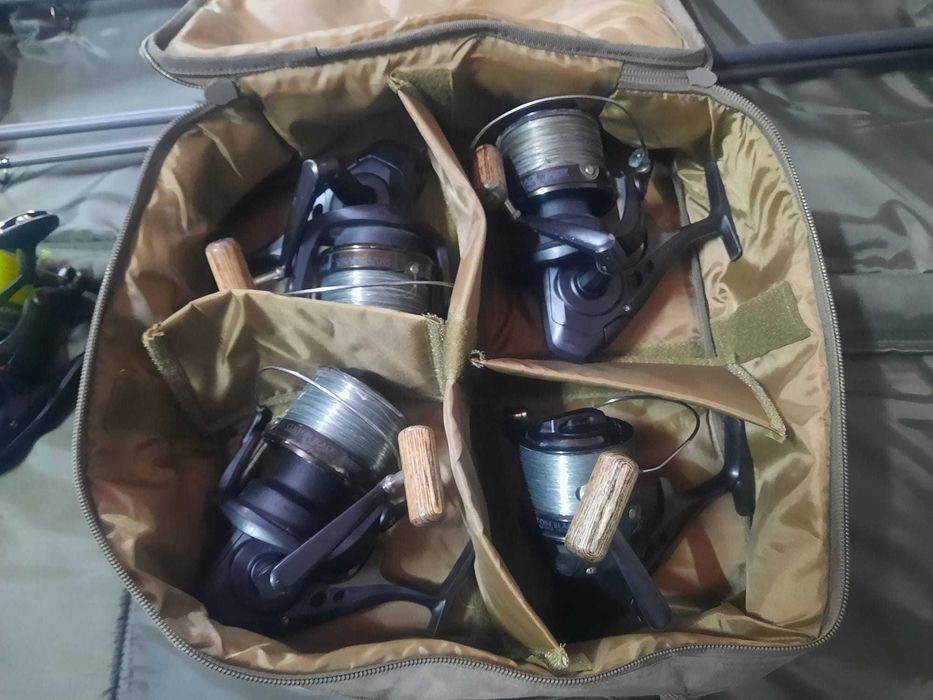 Vând husa cu mulinete