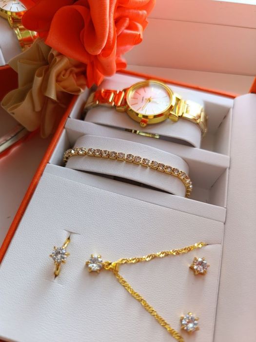 Zargarlik buyumlari sovg'a komplekti soat, marjon, uzuk, sirg'alar...