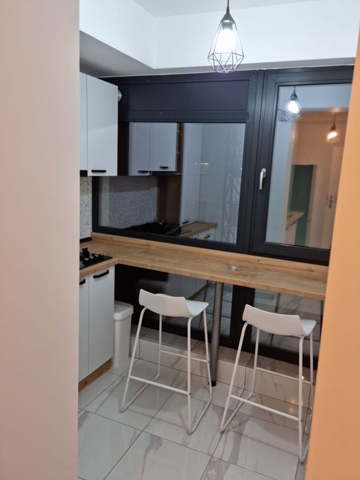 Închiriez garsoniera