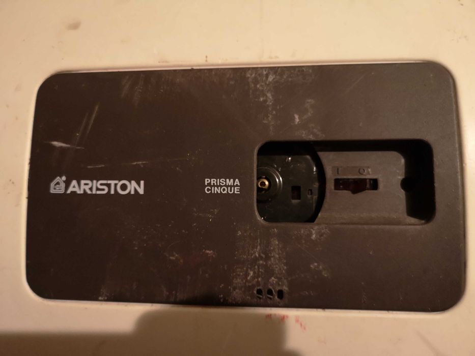 Бойлер Аристон за под мивка