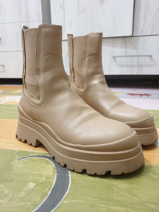 НАМАЛЕНИ НА 30ЛВ.Боти Stradivarius