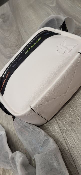 Дамска чанта Calvin klein бяла през рамо