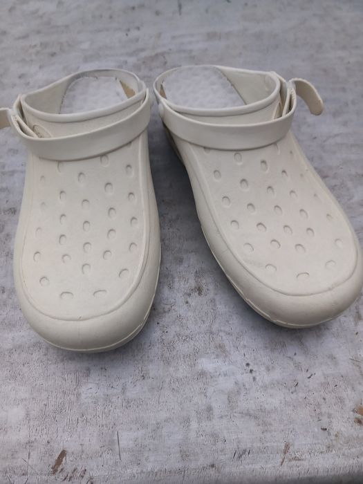 Vând papuci de spital