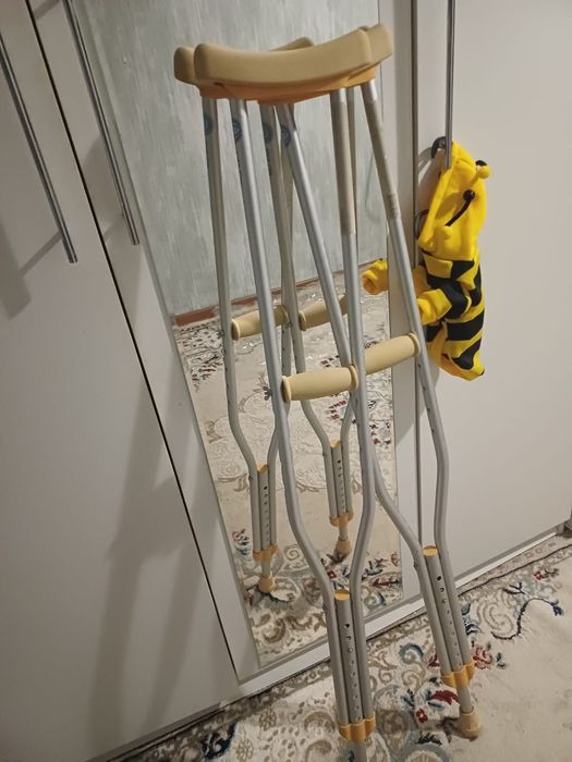 Продам костыли 2 шт