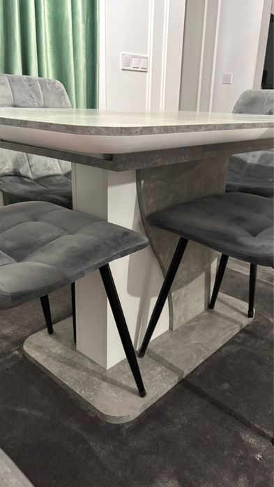 Masa living cu 4 scaune